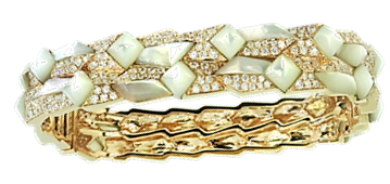 EXCLUSIVE: Edgy Double Row Bangle (Full Diamond) <br>Diamonds : 344 - 2.31 carats <br>White Mother of Pearl : 34 - 11.06 carats <br>18k Rose Gold <br> Ref : B4 Edgy 1